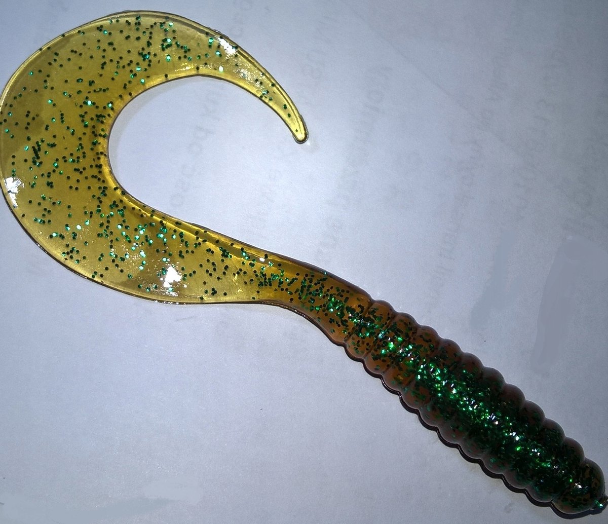 Mann's Twister 9cm Bruin met Groen Glitter - Vis-aas
