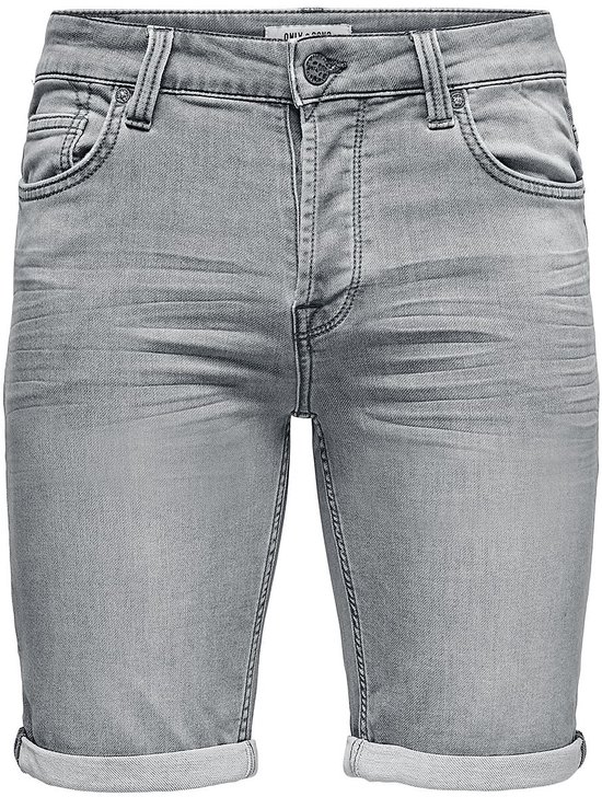 Grijze denim shorts met omgeslagen broekspijpen en lichte wassing. Gedetailleerde stiksels.