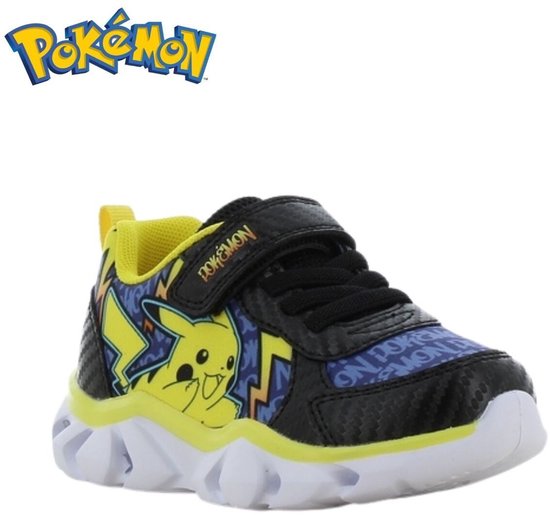 Zwarte sneaker met Pikachu, gele accenten, klittenbandsluiting en verlichting in de zool.