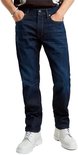 Man met donkerblauwe G-Star Mosa Straight jeans en witte laarzen.