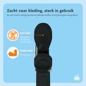 Zwarte wasknijper met soft grip en sterke veer, detail weergave.