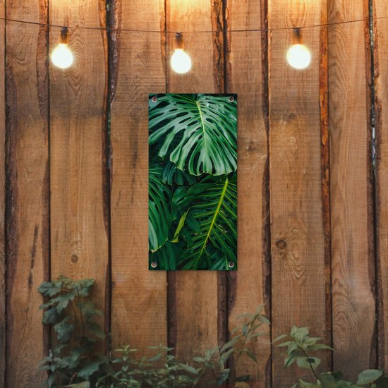Tuinposter 30x60 cm - Tuindecoratie Donkergroene botanische bladeren in een tuin - Poster voor in de tuin - Buiten decoratie - Schutting tuinschilderij - Tuindoek muurdecoratie - Wanddecoratie balkondoek