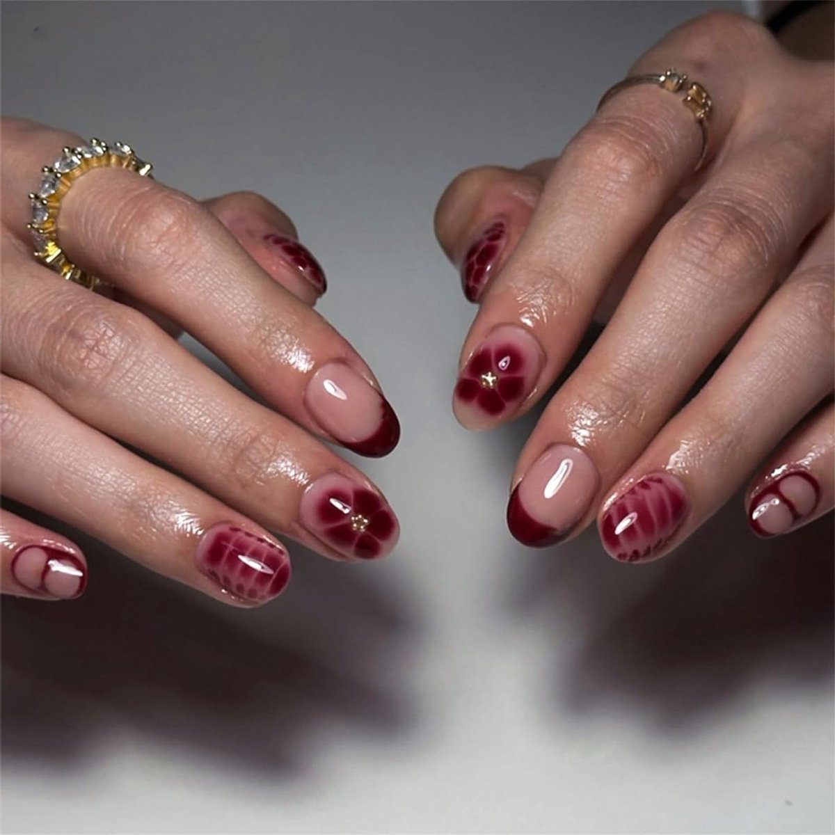 Kunstnagels met rode bloemenpatroon, 24-delige set, middelmatige lengte, acryl nagels voor vrouwen, herbruikbare DIY manicure set