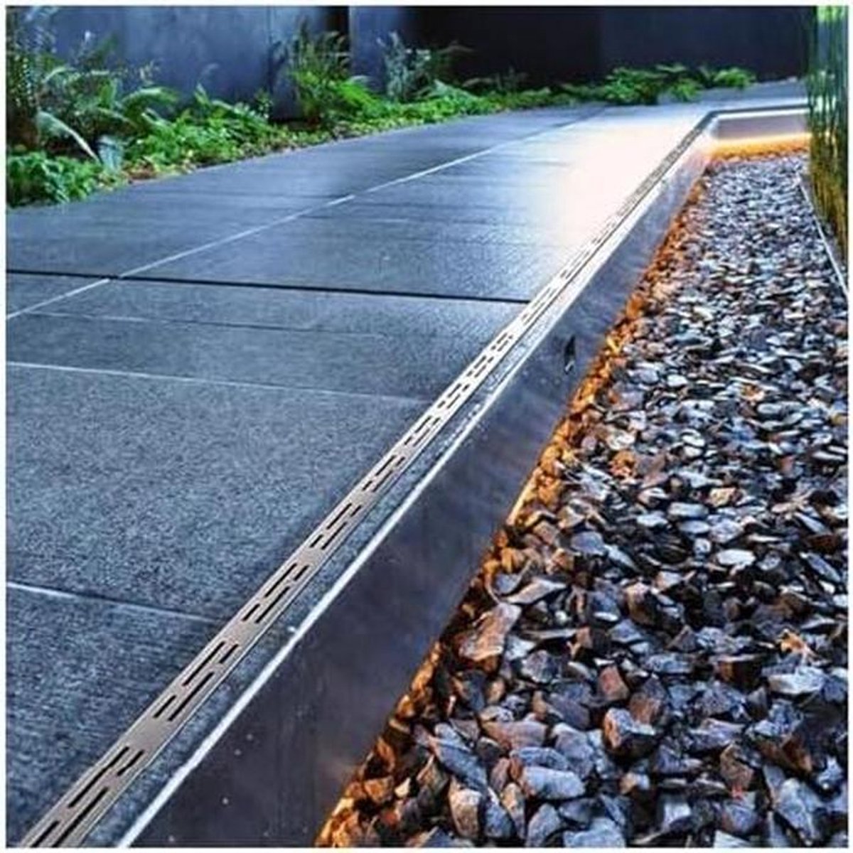 Doucheafvoer Roestvrij Staal - Afvoergoot Regenwater - Buitenruimte Drainage - Geperforeerd Ontwerp - 100 cm - Zilver