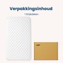 Verpakkingsinhoud: 1 gestikt wit strijkkleed en een bruine kartonnen doos met LFT erop.