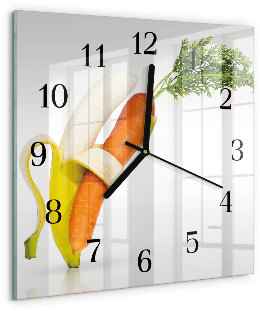 TULUP Wandklok - Wortels en bananen Glazen Klok Met Print - 30x30 cm - Oranje Moderne Glazen Wandklok - Zwarte Handen - Vierkante Wandklok - Wandklok Glas Decoratie - Gekleurde Glazen Klok Oranje - Wortels en bananen