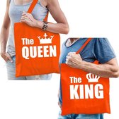 The king en the queen / katoenen tassen oranje met witte kroon en tekst voor volwassenen - Koningsdag - tasje / shopper voor koppels