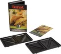 Tefal sandwichplaten met vier driehoekige vakken, naast een doos met afgebeelde tosti's.