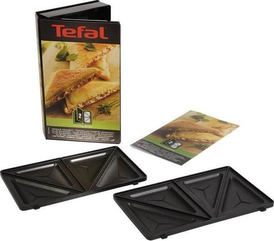 Tefal sandwichplaten met vier driehoekige vakken, naast een doos met afgebeelde tosti's.
