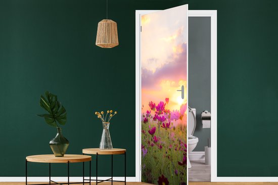 Deursticker Zonsondergang - Bloemen - Roze - Natuur - Groen - 90x215 cm - Deurposter
