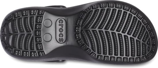 Zool van een zwarte Crocs plateauzool clog. 'Crocs' logo in het midden.