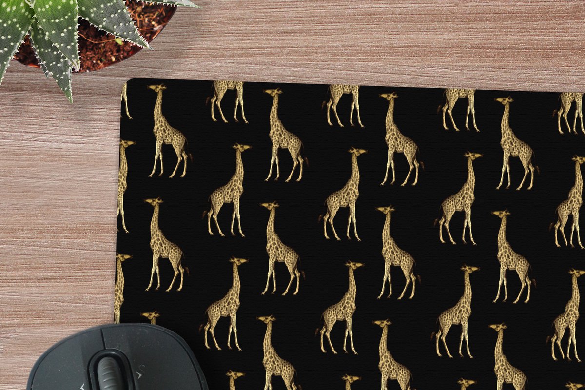 Muismat XXL 50x50 cm - Bureau onderlegger - Bureau mat Patronen - Dieren - Goud - Giraf - Bureaumat - Gaming mousepad xl - Bureaulegger groot - Computer deskmat