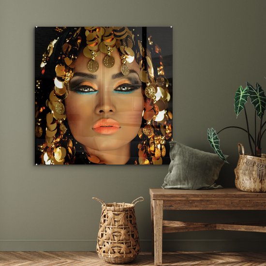 MuchoWow® Glasschilderij 90x90 cm - Schilderij acrylglas - Vrouw - Cleopatra - Goud - Sieraden - Make up - Luxe - Foto op glas - Muurdecoratie woonkamer - Wanddecoratie slaapkamer - Schilderijen