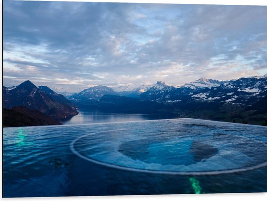 Dibond - Bergen - Water - Sneeuw - Wolken - 80x60 cm Foto op Aluminium (Met Ophangsysteem)