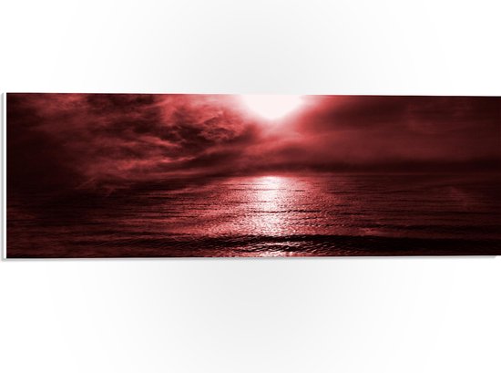PVC Schuimplaat - Rode Gloed in de Lucht boven Kalme Zee - 60x20 cm Foto op PVC Schuimplaat (Met Ophangsysteem)