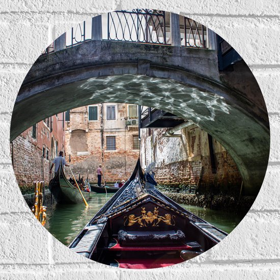 Muursticker Cirkel - Traditionele Italiaanse Gondel door de Wateren van Venetië - 40x40 cm Foto op Muursticker