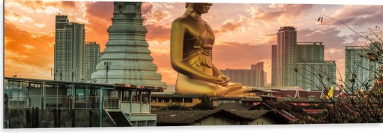 Dibond - Gouden Boeddha voor Wat Paknam Phasi Charoen in Bangkok, Thailand - 120x40 cm Foto op Aluminium (Met Ophangsysteem)