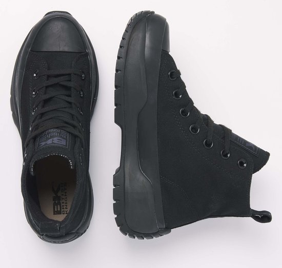 Zwarte hoge sneakers van British Knights, zicht op de boven- en zijkant.