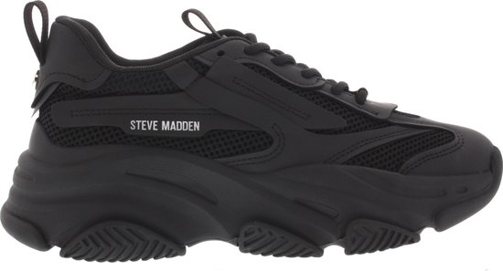 Zwarte Steve Madden 'POSSESSION-E' sneaker met dikke zool en mesh details.