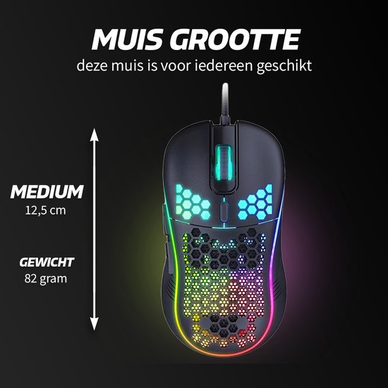 Zwarte gaming muis met honingraat patroon en RGB verlichting, met aanduiding 'MEDIUM 12,5 cm' en 'GEWICHT 82 gram'.