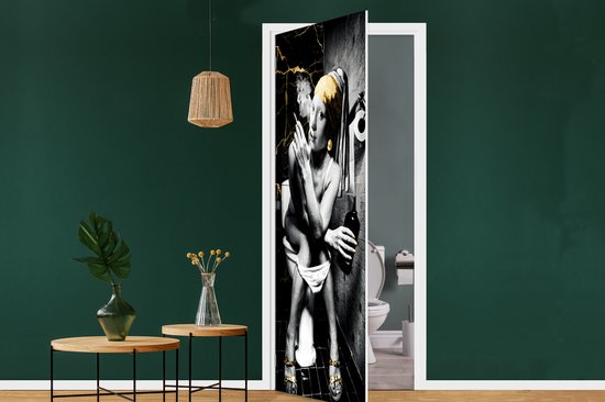 Deursticker Marmerlook - Meisje met de parel - Sigaretten - Toilet - Goud - Kunst - Oude meesters - 90x235 cm - Deurposter