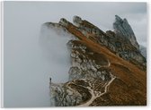Acrylglas - Persoon - Bergen - Bergtop - Mist - Wolken - Bruin - 40x30 cm Foto op Acrylglas (Met Ophangsysteem)