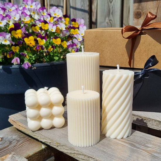 Deaerest Candles - present - kaarsen - Vegan - koolzaadwas - 100% natuurlijk - figuurkaars - set van 4 - dearest stripes - dearest twist - bubble kaars - cube of balls - geschenkdoos - decoratie – cadeau