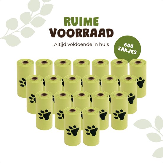 Een grote hoeveelheid van 20 rollen zachtgroene poepzakjes met zwarte pootafdrukken, netjes gerangschikt.