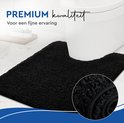 Zwarte toiletmat met U-vormige uitsparing naast een toilet. Tekst: 'PREMIUM kwaliteit'.