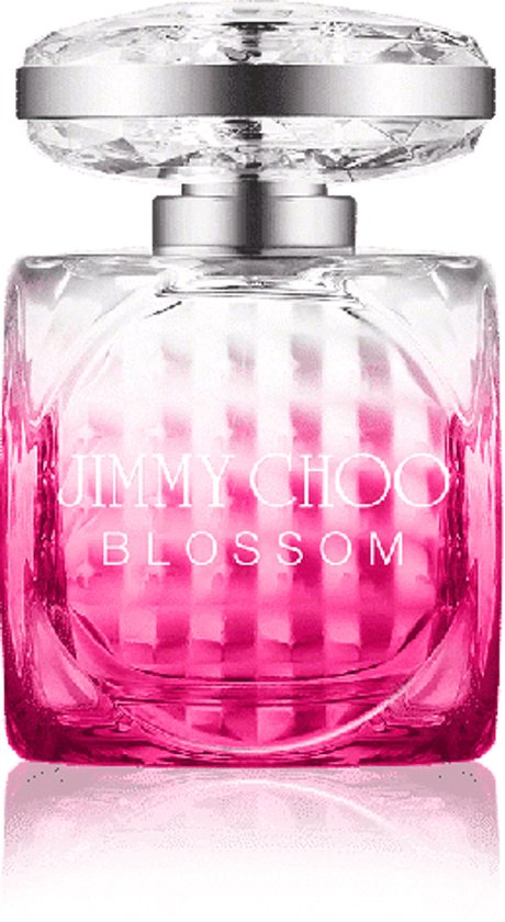 Roze Jimmy Choo Blossom parfumfles tegen een zwarte achtergrond.