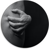 Dibond Wandcirkel - Hand op Lichaam (zwart/wit) - 60x60cm Foto op Aluminium Wandcirkel (met ophangsysteem)