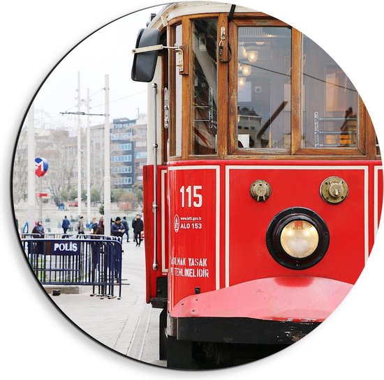 Dibond Wandcirkel - Rode Tram in de Stad - 40x40cm Foto op Aluminium Wandcirkel (met ophangsysteem)