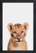 JUNIQE - Poster met houten lijst Lion Cub II -13x18 /Bruin