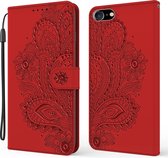 Voor iPhone SE (2020) Pauw patroon in reliëf horizontaal lederen flip-hoesje met houder & kaartsleuven & portemonnee en draagkoord (rood)