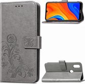 Voor Huawei Y6s (2019) Klavertje vier Embossed Buckle PU lederen tas met draagkoord & kaartsleuf & portemonnee & houder (grijs)