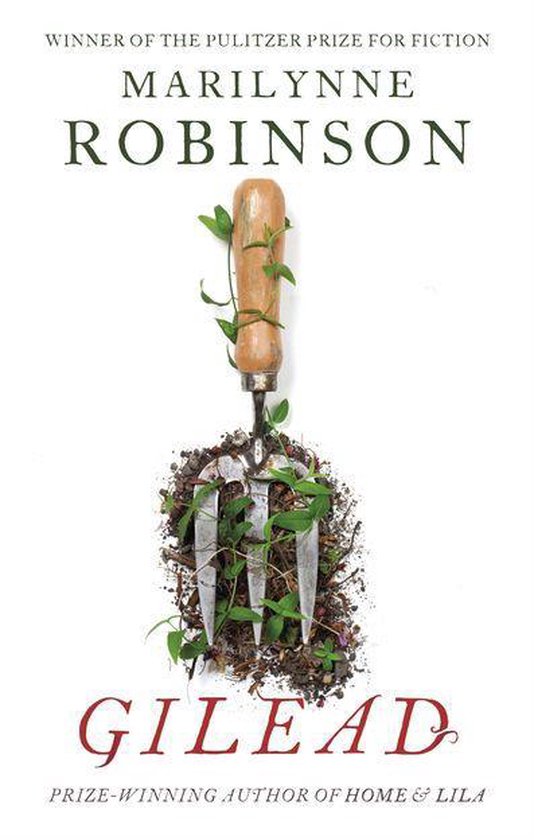 Boek "Gilead" van Marilynne Robinson, met een tuinvork in de aarde.
