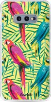 Casetastic Samsung Galaxy S10e Hoesje - Softcover Hoesje met Design - Tropical Parrots Print