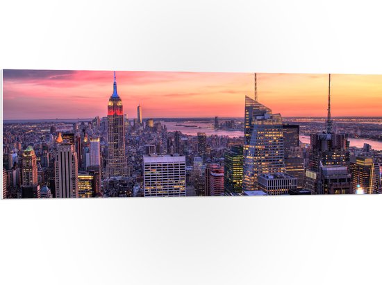 WallClassics - PVC Schuimplaat- Uitzicht over de Stad New York bij Zonsopkomst - 120x40 cm Foto op PVC Schuimplaat