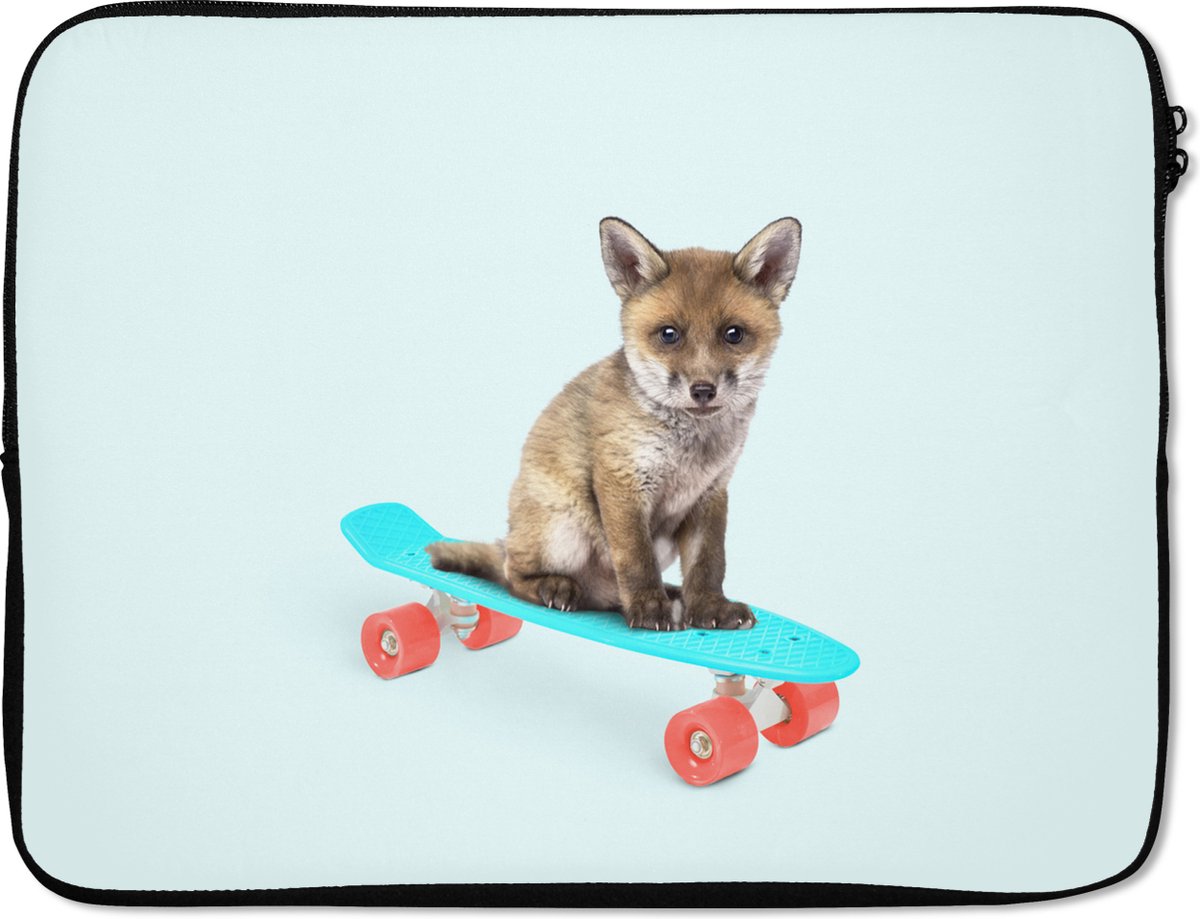 Laptophoes 17 inch - Vos - Dieren - Skateboard - Blauw - Laptop sleeve - Binnenmaat 41x28 cm - Zwarte achterkant