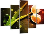 Glasschilderij -  Tulp - Oranje, Groen, Rood - 100x70cm 5Luik - Geen Acrylglas Schilderij - GroepArt 6000+ Glasschilderijen Collectie - Wanddecoratie- Foto Op Glas