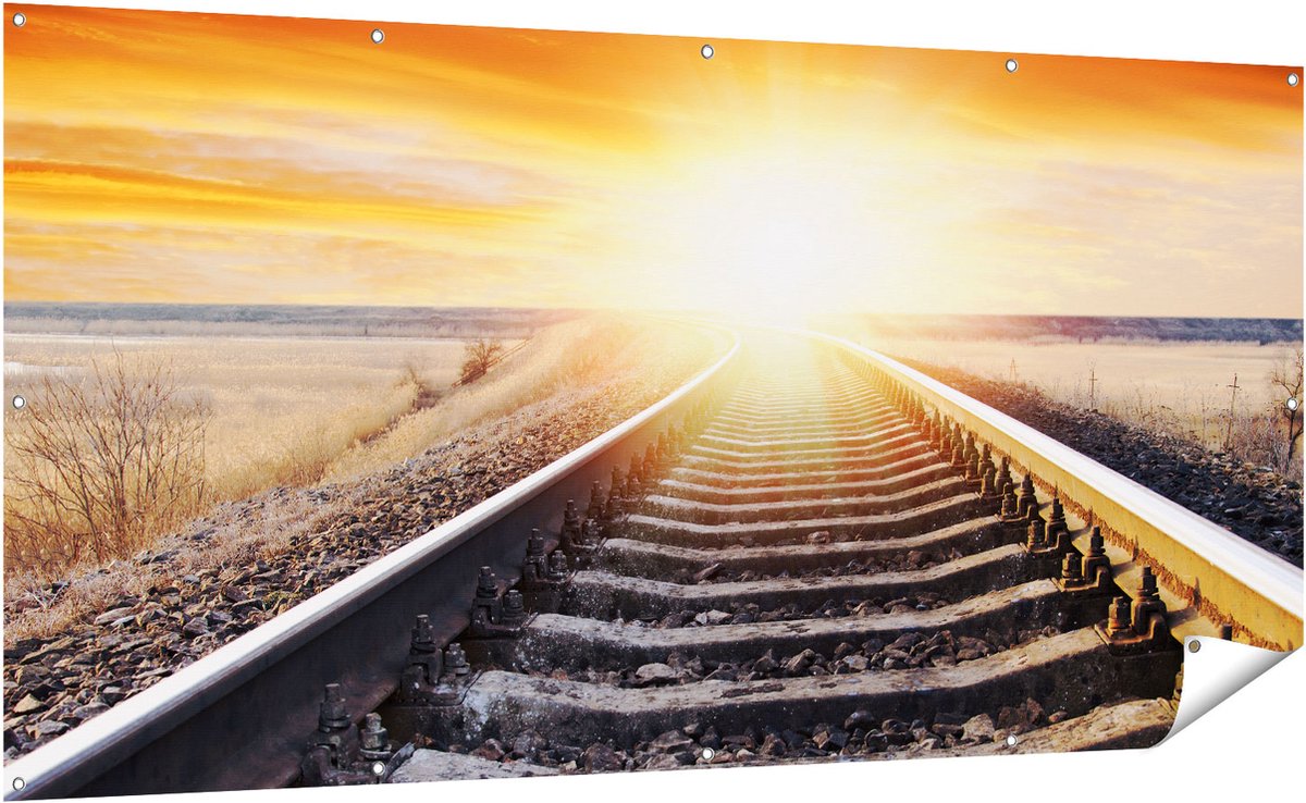 Gards Tuinposter Rails Spoorweg bij Zonsondergang - 200x100 cm - Tuindoek - Tuindecoratie - Wanddecoratie buiten - Tuinschilderij Multikleur