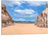 WallClassics - Dibond - Rotsen op Strand van Playa Del Divorcio, Mexico - 100x75 cm Foto op Aluminium (Wanddecoratie van metaal)