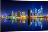 PVC Schuimplaat- Skyline van Dubai met Weerspiegeling in de Zee, Qatar - 120x80 cm Foto op PVC Schuimplaat