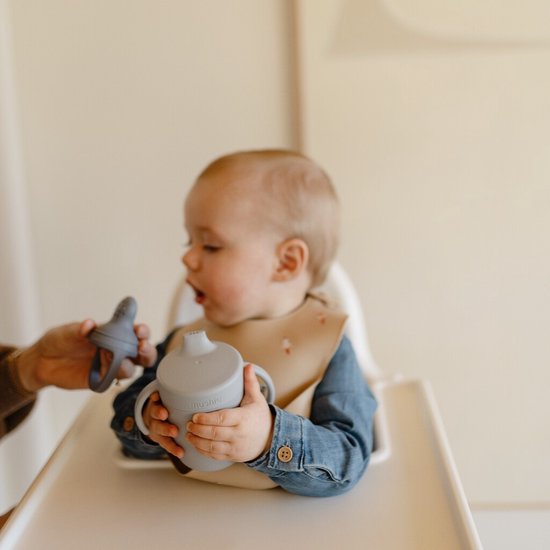 Mushie Training Siliconen Tuitbeker van Mushie — afbeelding 2