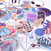 Millenial stickers | 50 verschillende laptopstickers met teksten, travel, wanderlust, pura vida etc.