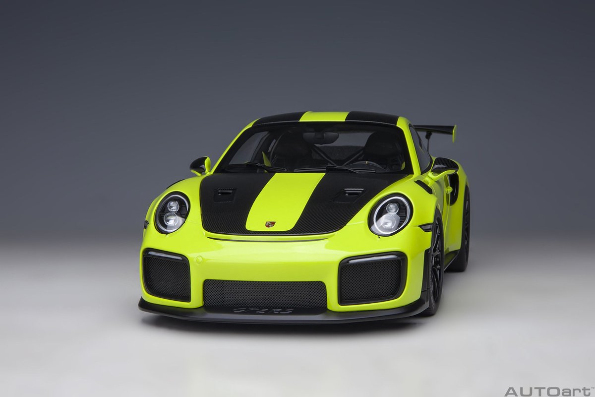 AUTOart 1/18 Porsche 991.2 GT2 RS Weissach Package, Acid Green