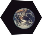 Dibond Hexagon - Vooraanzicht van de Aarde - 80x69.6 cm Foto op Hexagon (Met Ophangsysteem)