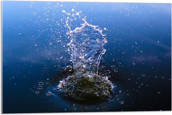 Acrylglas - Water dat Omhoog Vliegt Nadat er Iets in is Gevallen - 75x50 cm Foto op Acrylglas (Met Ophangsysteem)