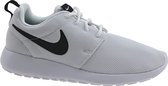Nike Roshe One  Sneakers - Maat 38.5 - Vrouwen - wit/zwart
