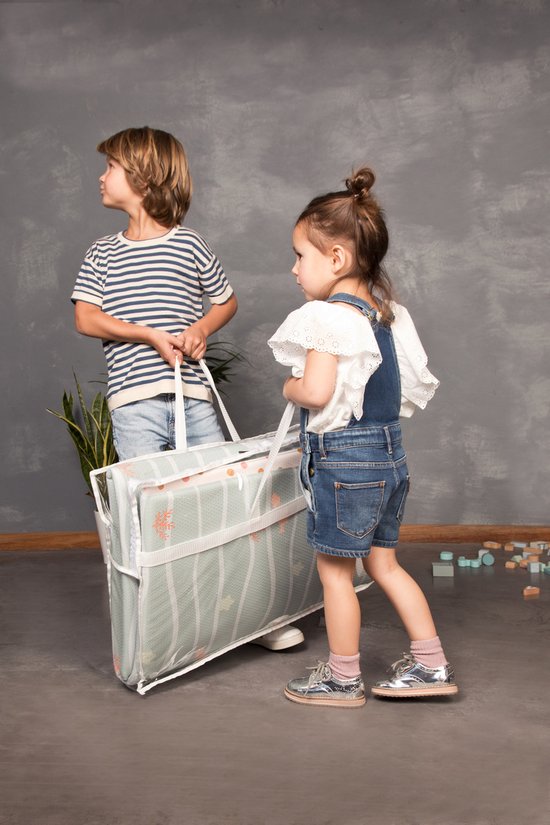 OPVOUWBARE SPEELMAT BABY -LITTLE GEM ON THE MOVE - 140 X 140 CM - dubbelzijdig bedrukt - afwasbaar & antibacterieel van Marelson — afbeelding 4
